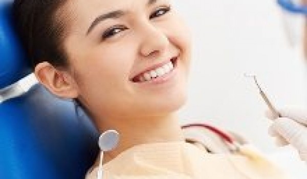 Làm gì khi bị chảy máu chân răng?