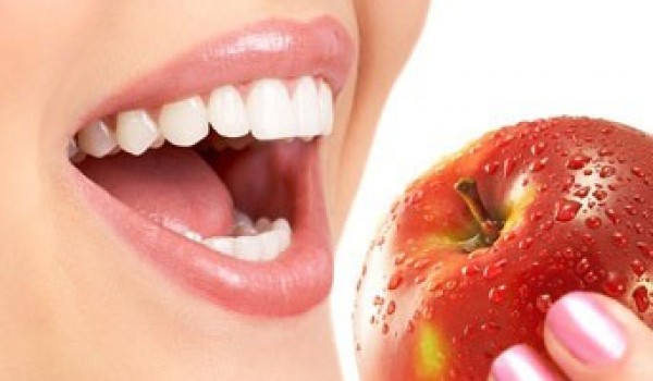 Răng sậm màu, làm mất đi vẻ đẹp- nét duyên của nụ cười