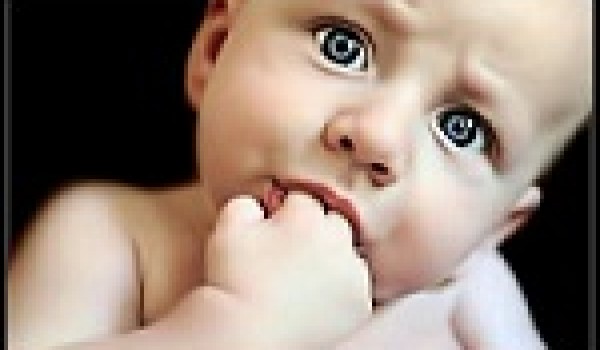 Tác hại của tật mút tay đối với răng ở trẻ em