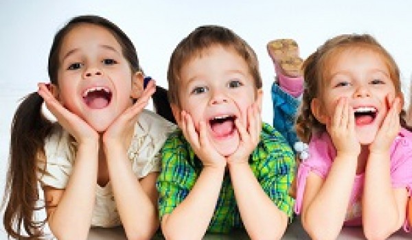 Tỏa sáng nụ cười duyên với chiếc răng khểnh giả