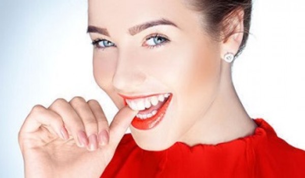 Vì sao Công nghệ tẩy trắng răng Laser Whitening lại có chi phí điều trị cao?